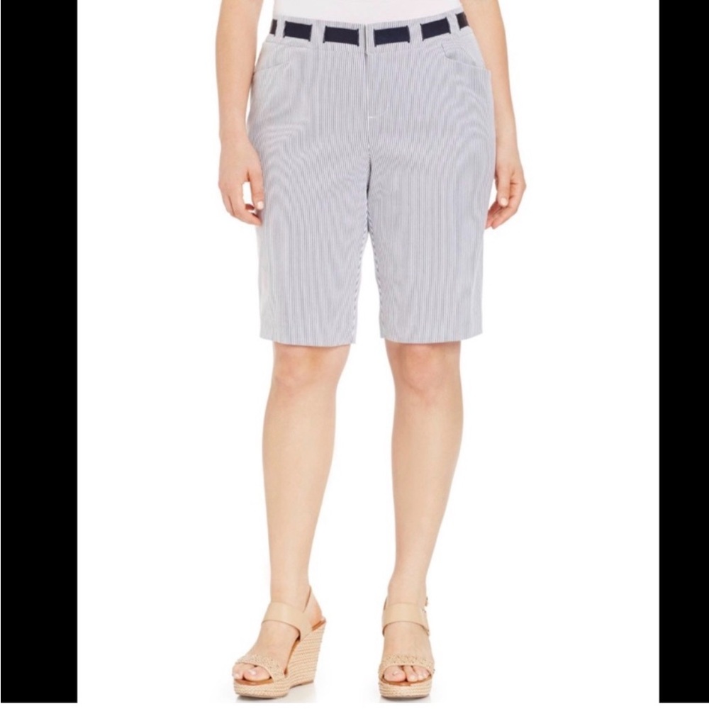 INC International Concepts Navy and White Seersucker Flat Front Shorts Sz 8